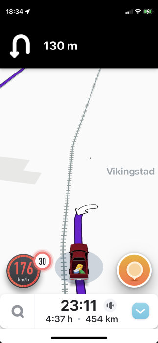 Skärmklipp av GPS-navigation med bilikon, hastighetsmätare som visar 176 km/h och väginformation.