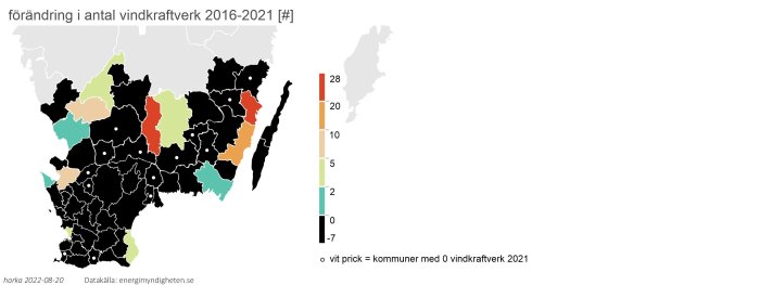 Karta som visar förändring i antal vindkraftverk i Sverige per kommun 2016-2021 med färgskala och symboler.