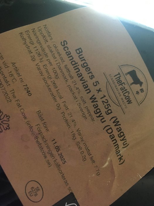 Förpackning av Scandinavia 5 x 125g Wagyu-burgare med näringsinnehåll och kontaktuppgifter.