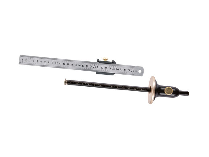 Anslagslinjal med inställbara vinklar och märkningsmätare för exakta mått, 0–18 cm och 0–30 cm skala.