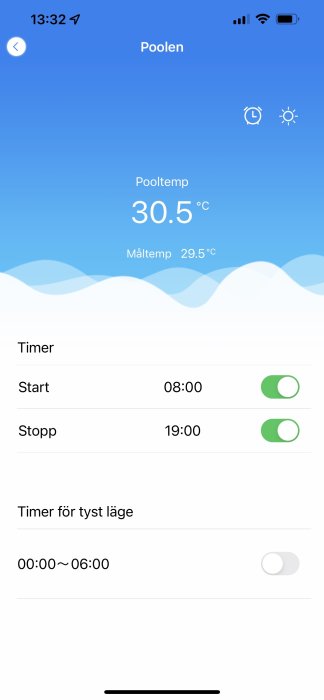 Skärmbild av appen för poolstyrning med aktuell temperatur och timerinställningar.