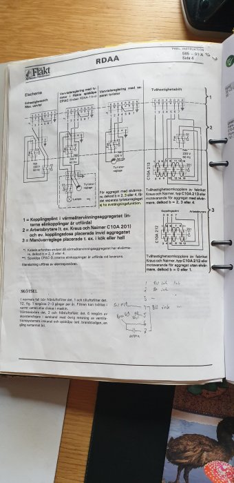 Elschema för varvtalsreglering av värmeväxlingssystem, innehåller anslutningsdiagram och handskrivna noteringar.