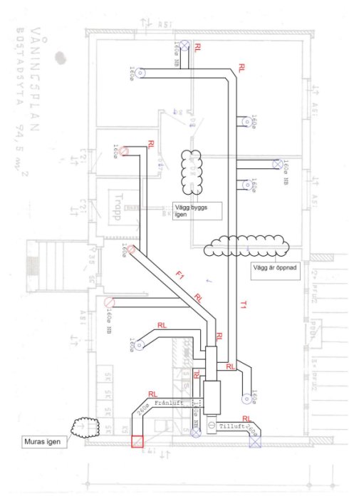 Skiss över byggplan för FTX-ventilationssystem med markerade vägar för rören.