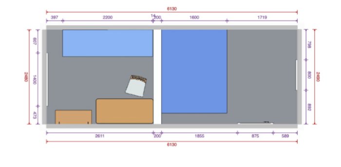Ritning av en 15 kvm friggebod med möblering: enkelsäng, bord, stolar och fönsterplacering, inklusive måttangivelser.