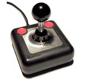 Svart Tac-2 joystick med en svart spak och två röda knappar på en robust bas.