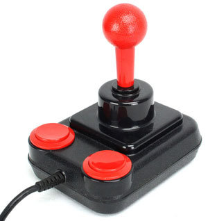 Retro joystick med röd spak och två röda knappar på en svart bas.