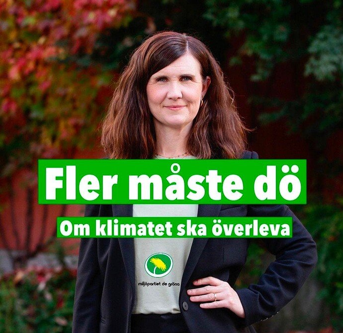 Kvinna med plakat med texten "Fler måste dö Om klimatet ska överleva" och logotypen för Miljöpartiet de gröna.