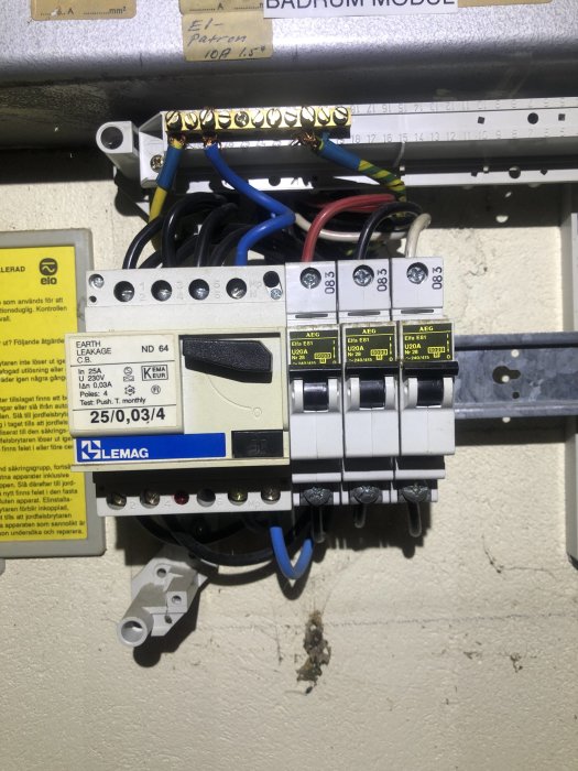 Elektrisk byggcentral med uttagsprovare, Semko-17 till CEE adapter och jordfelsbrytare.
