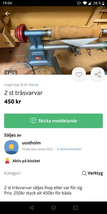 Träsvarv på arbetsbänk, oglaserat trästycke monterat, redo för arbete.