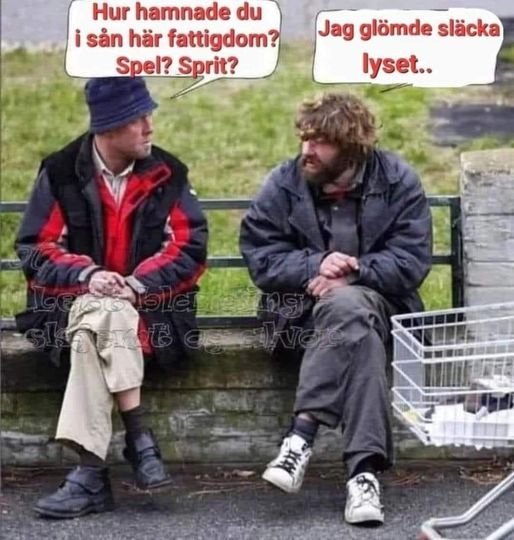 Två män sitter på en parkbänk med pratbubblor om fattigdom och att glömma släcka ljuset.