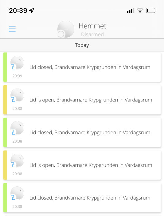 App för hemautomation som visar logg för brandvarnare i krypgrund, växlar mellan ”Lid open” och ”Lid closed”.