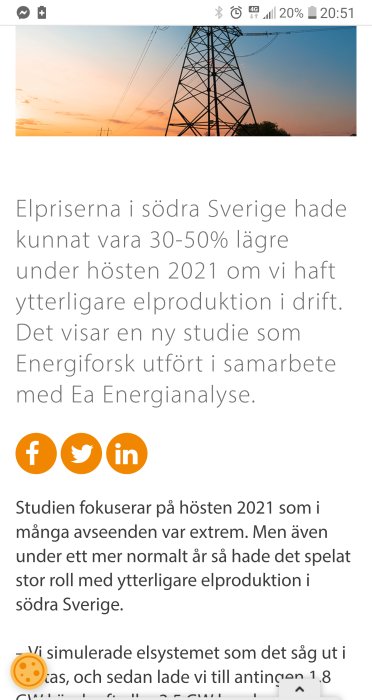 Elledningsstolpar mot en solnedgång, illustrerande en artikel om elpriser och elproduktion i södra Sverige.