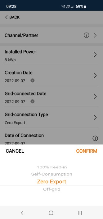 Skärmdump av inställningar i en app för hantering av solenergisystem med alternativ för nätanslutning och export.