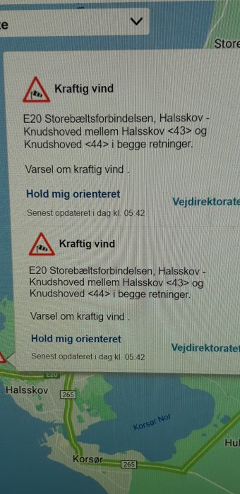 Skärmdump som visar varningar för kraftig vind på E20 Storebæltsförbindelsen, med trafikmeddelande och uppdateringstid.