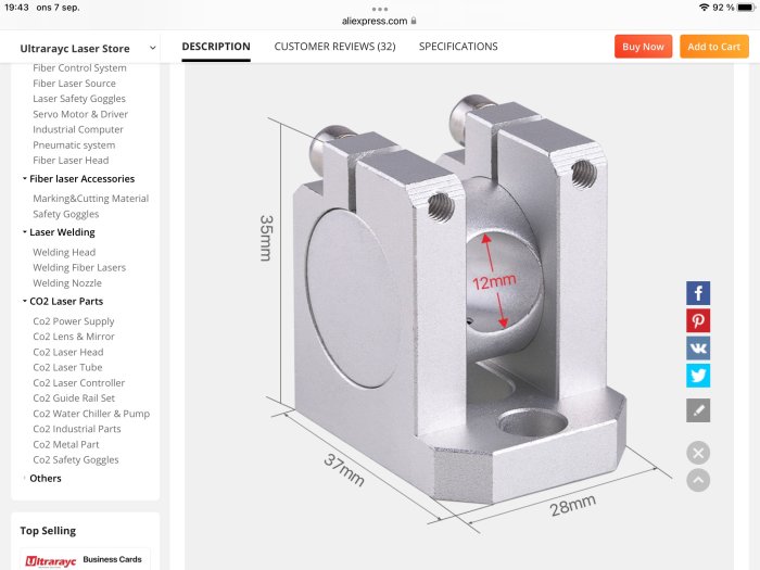 Metallfäste för lasersystem med måtten 35x37x28 mm och en 12 mm öppning visas på en webbsida.