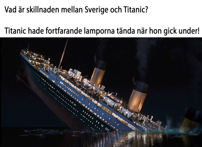 Bild av Titanic som sjunker med tända lampor i nattlig scen.