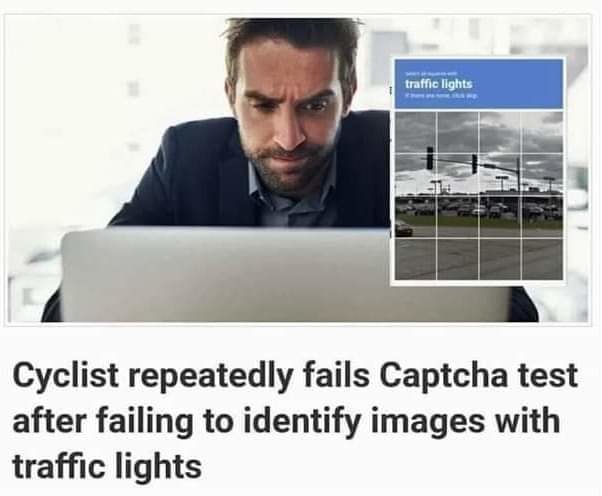 Förvirrad man framför dator, captcha-skärm med trafikljus i bild på skärm.