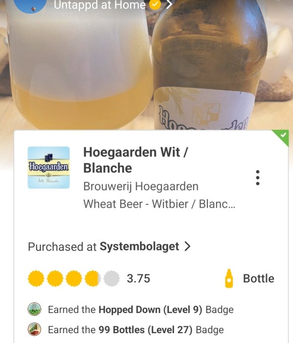 Ett glas veteöl och en delvis synlig ölflaska med etikett, samt skärmbild från Untappd-appen.