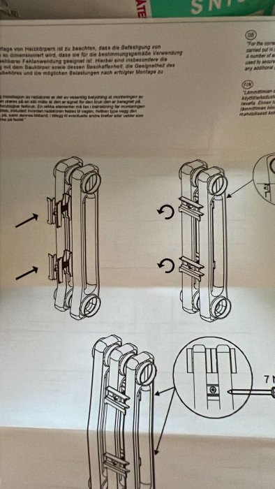 Instruktionsillustration för montering av radiatorfästen med pilar som visar rörelseriktning.