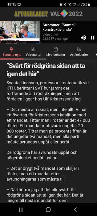 Skärmbild av en nyhetsartikel på en smartphone som visar valresultat och citat från professor.