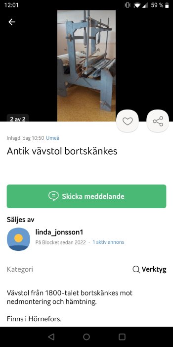 Antik vävstol i trä bortskänkes, visas uppmonterad i ett rum.