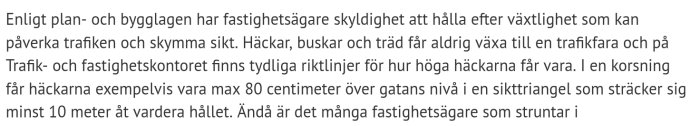 Text ur ett foruminlägg om bygglagen och fastighetsägares ansvar för växtlighet som påverkar trafiksäkerheten.