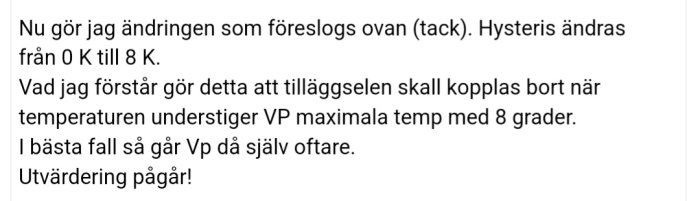 Skärmbild av ett foruminlägg om justeringar av hysteresis från 0K till 8K för värmepumpens temperaturreglering.