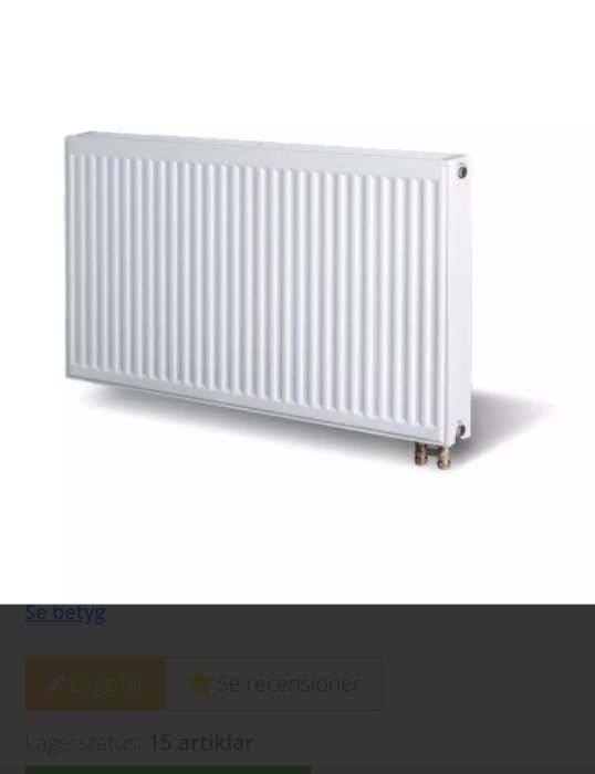 Väggmonterad vit radiator för vattenburen värme.