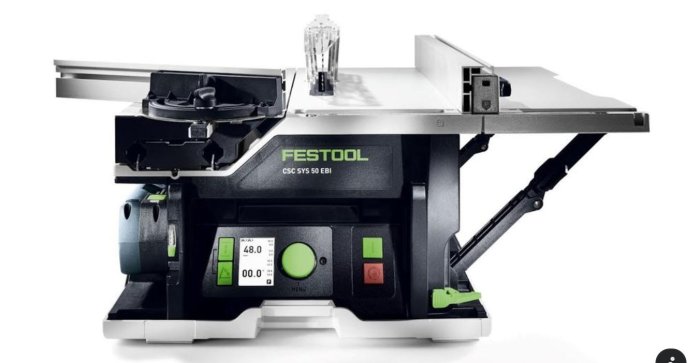 Festool batteridriven bordsåg i storleken av en systainer med digitala kontroller och släde.