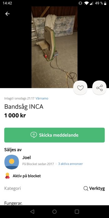 En INCA bandsåg i ett garage med en vit trasa över toppen, prissatt till 1000 kr, säljes av Joel.