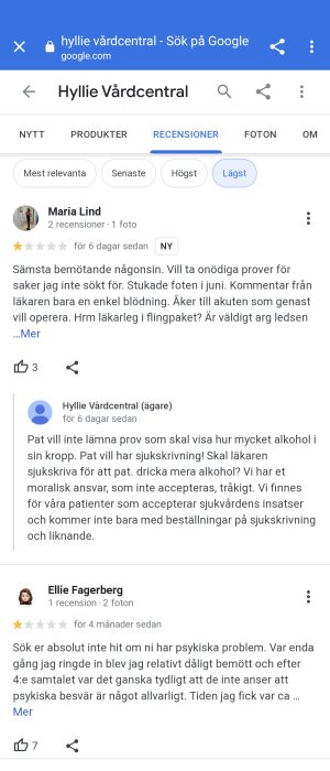 Skärmdump av Google-recensioner för Hyllie Vårdcentral med negativa omdömen och svar från ägaren.