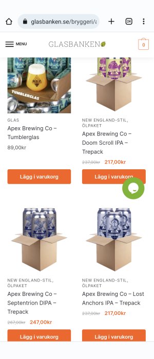 Tre olika ölpaket från Apex Brewing Co inklusive Doom Scroll IPA, Septentrion DIPA och Lost Anchors IPA visade i öppna kartonger med priser.
