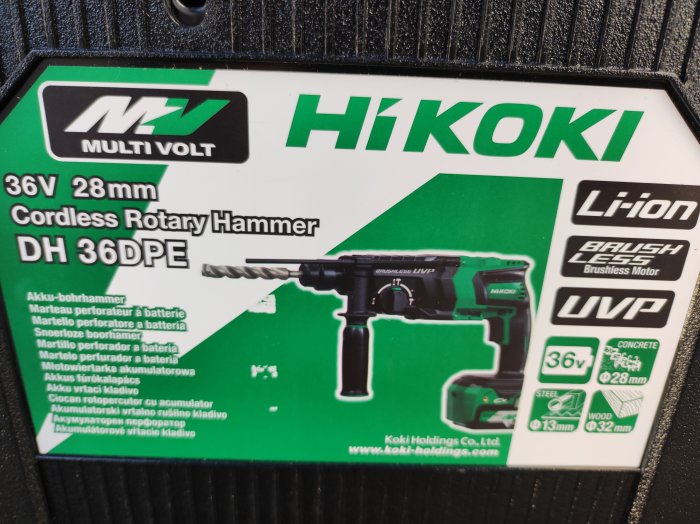 Hikoki 36V sladdlös slagborr med batteridrivet roterande hammare, modell DH 36DPE, på en produktetikett.