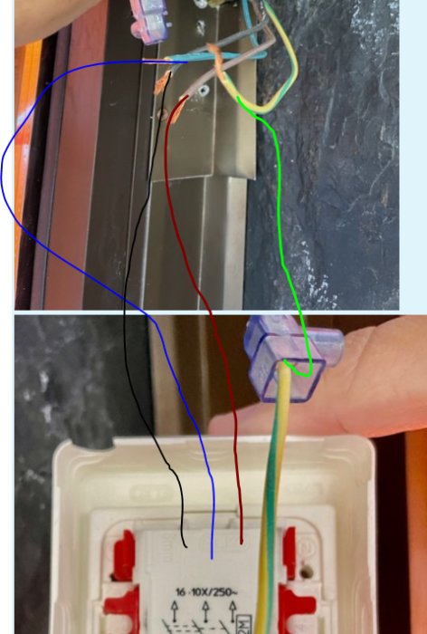 Elkoppling med öppen strömbrytare där matningskablar kommer ut ur väggen och kopplas till brytaren.