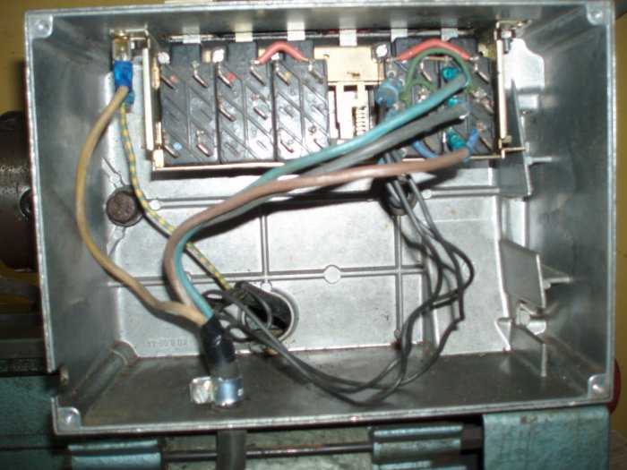 PC050801.jpg