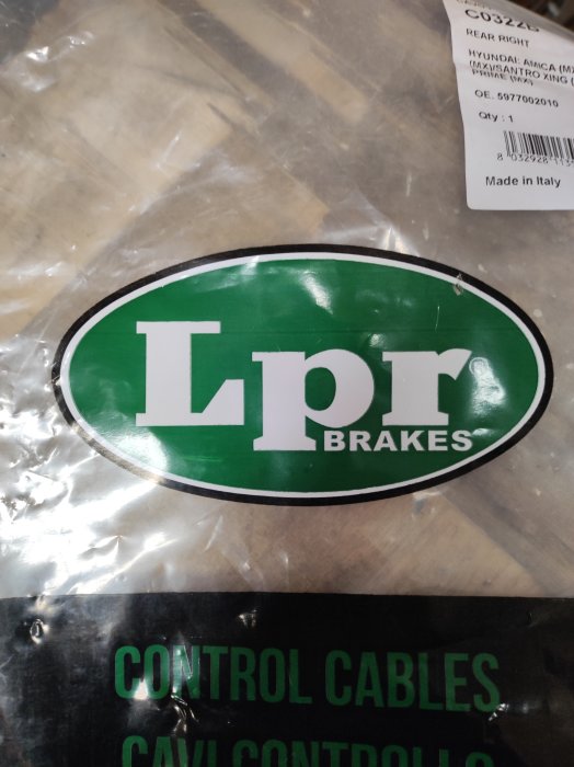 Logotyp för LPR Brakes på en plastpåse med texten "CONTROL CABLES".