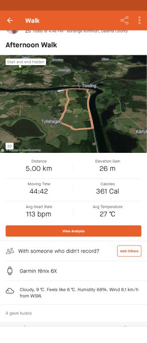 Skärmklipp av kartspår för en 5 km promenad med statistik för tid, puls och kalorier.