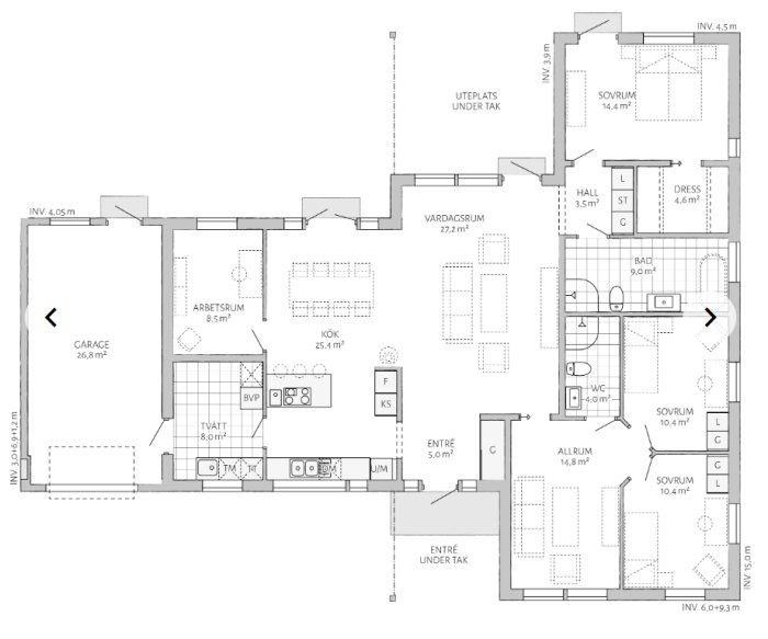 Arkitektritning av enplanshus med angivna rum och mått, inklusive sovrum, kök och garage.