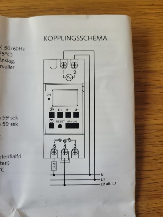 Kopplingsschema för tidsstyrningsenhet visar anslutningspunkter och inställningsknappar på en manuell sida.