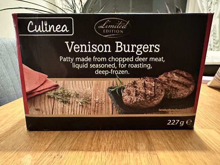 Förpackning av CULINEA Limited Edition Venison Burgers, färdigförpackade hjortburgare.