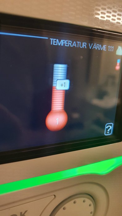 Digital termometerdisplay med temperatur justerad till 1 grad och en plusknapp.
