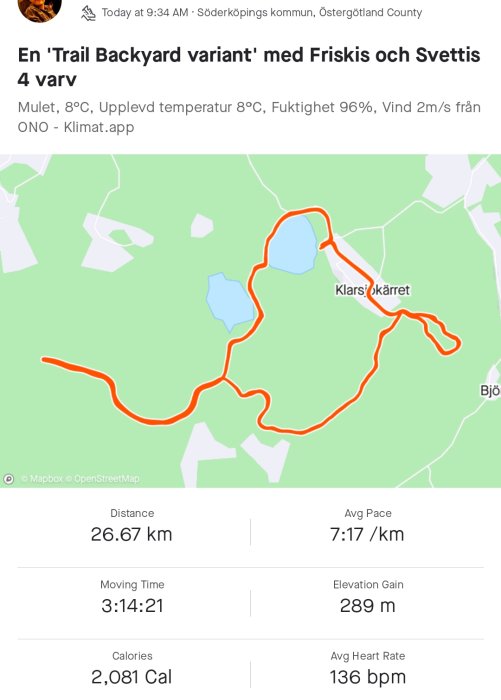 En karta som visar en löprundas vägsträcka i orange färg genom ett grönområde med sjöar, 26,67 km lång.