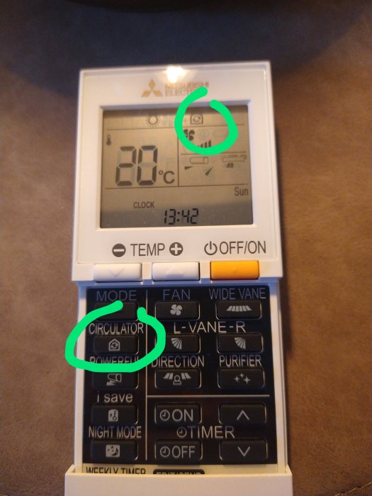 Termostat och fjärrkontroll för värmesystem, med inställning "Circulator" markerad för kaminvärme.