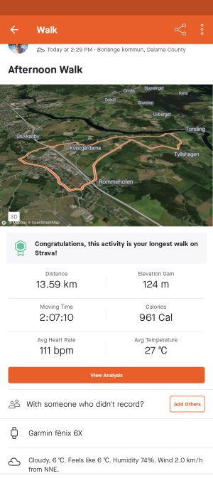 Skärmdump av promenadaktivitet i appen Strava med rutt på karta och statistik för distans, tid och kaloriförbrukning.