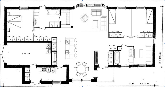 Arkitektonisk ritning över en enplansvilla med garage, kök, vardagsrum och sovrum markerade.