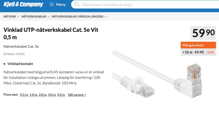 En vinklad vit Cat 5e UTP-nätverkskabel på 0,5 meter med RJ45-kontakter.