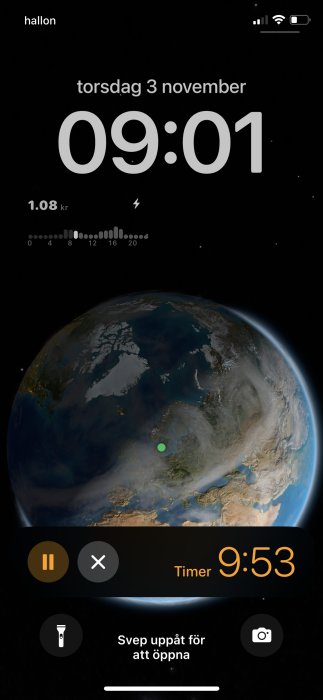 Låsskärm på smartphone, jordbild, datum, tid, batteri, signalstyrka, och en aktiv timer.