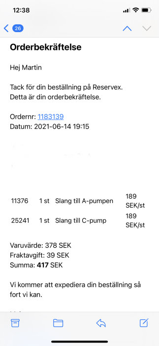 Skärmbild av en orderbekräftelse på svenska för slangar och fraktkostnad, totalt 417 SEK.