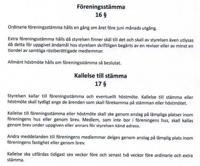 Svensk text om föreningsstämma och kallelseprocedurer; riktlinjer för mötesutlysningar och medlemskommunikation.