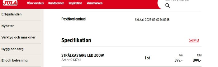 Webbsida för e-handel, specifikation för en LED-strålkastare, prisinformation, röda och grå designelement, svenska språket.